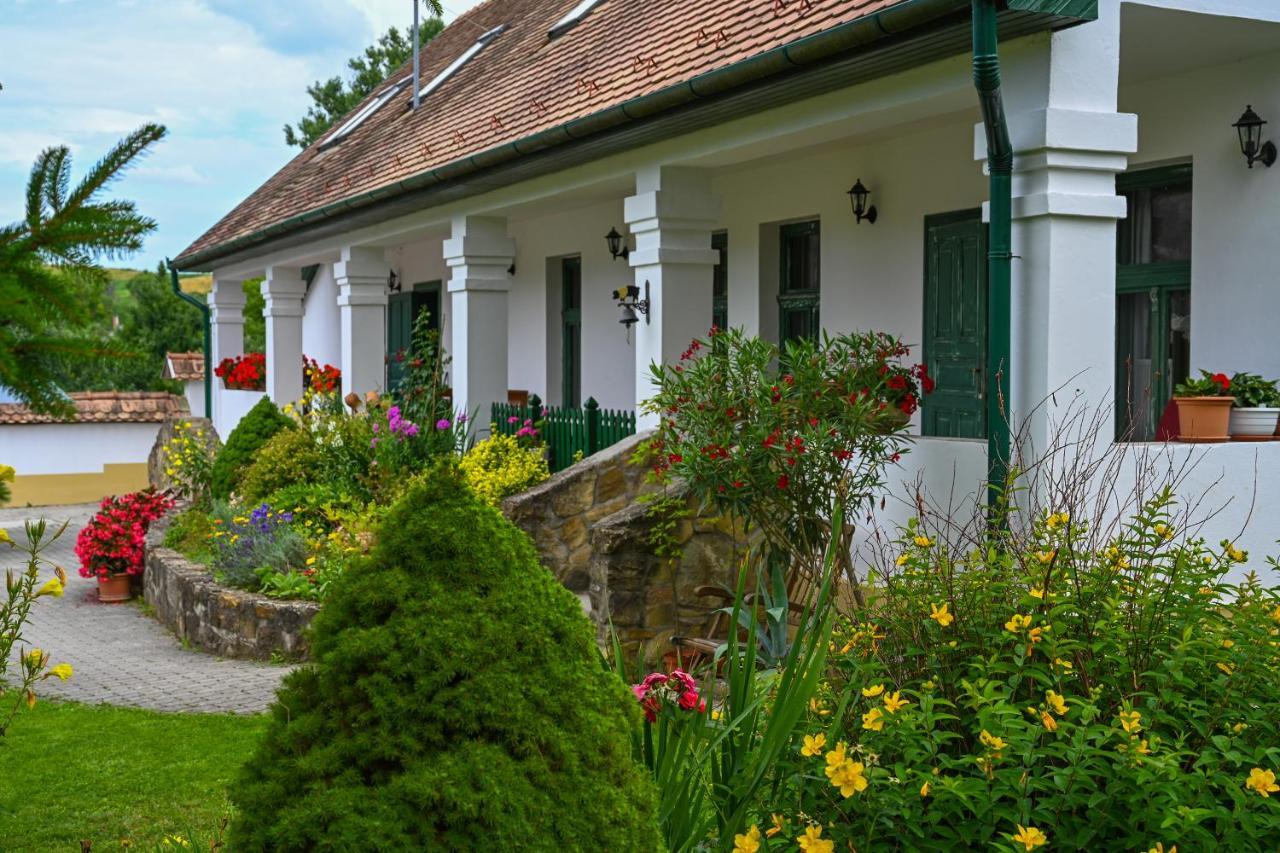 Falubíró Vendégháza Bekolce Exterior foto